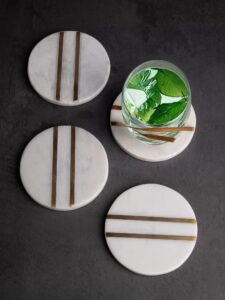 White marble 4 pieces coaster set in round shape with brass inlay work