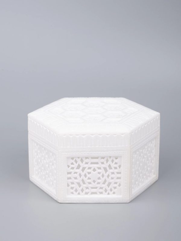 White marble crafted jewellery box in hexagonal shape - Image 2