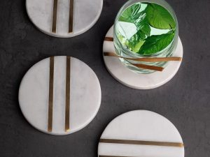 White marble 4 pieces coaster set in round shape with brass inlay work